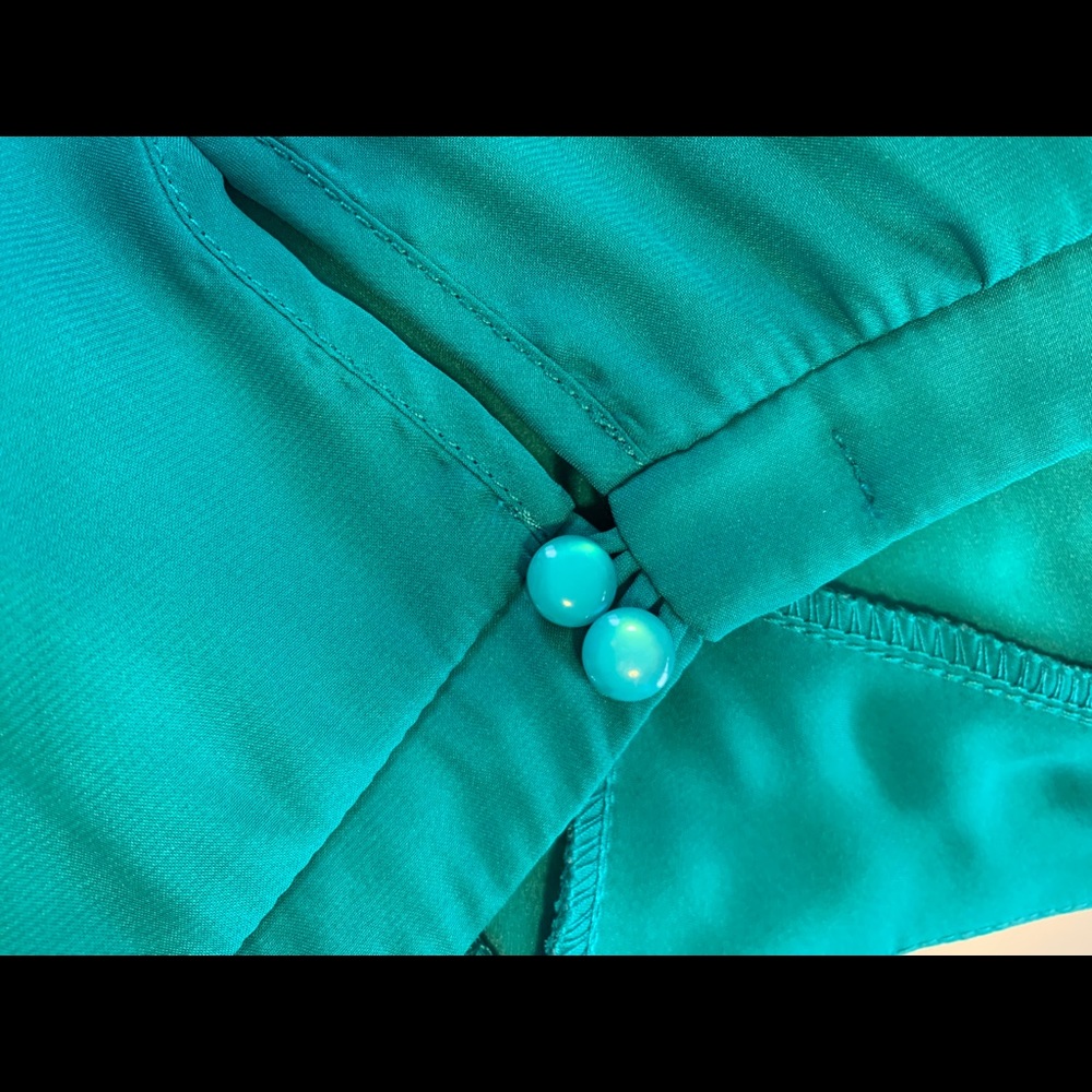 Gibson Green Ruffle Top - Picture 7 of 7